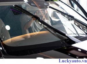 Gạt Mưa Mercedes Tích Hợp Nước Rửa Kính Xịn Như Thế Nào?